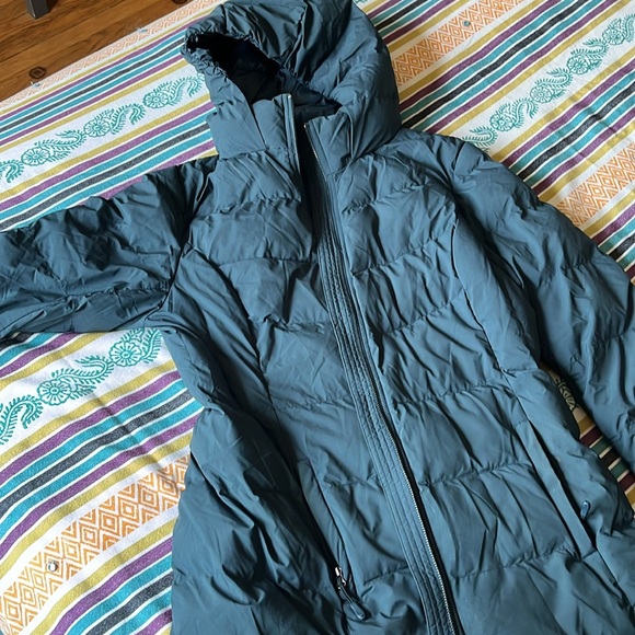 Barely used puffer jacket - Picture 4 of 4